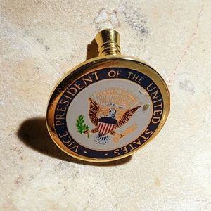Rare Find! Vice-president of the United States seal George Bush signature pin